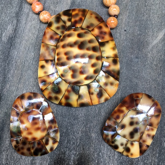 Karla Jordan inlaid shell necklace and earrings - Picture 2 of 11
